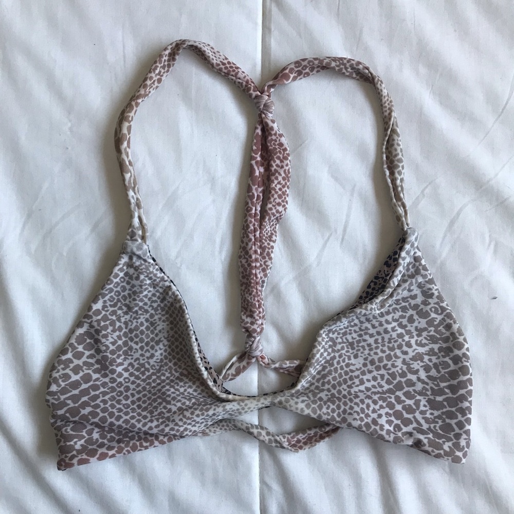 acacia snake top